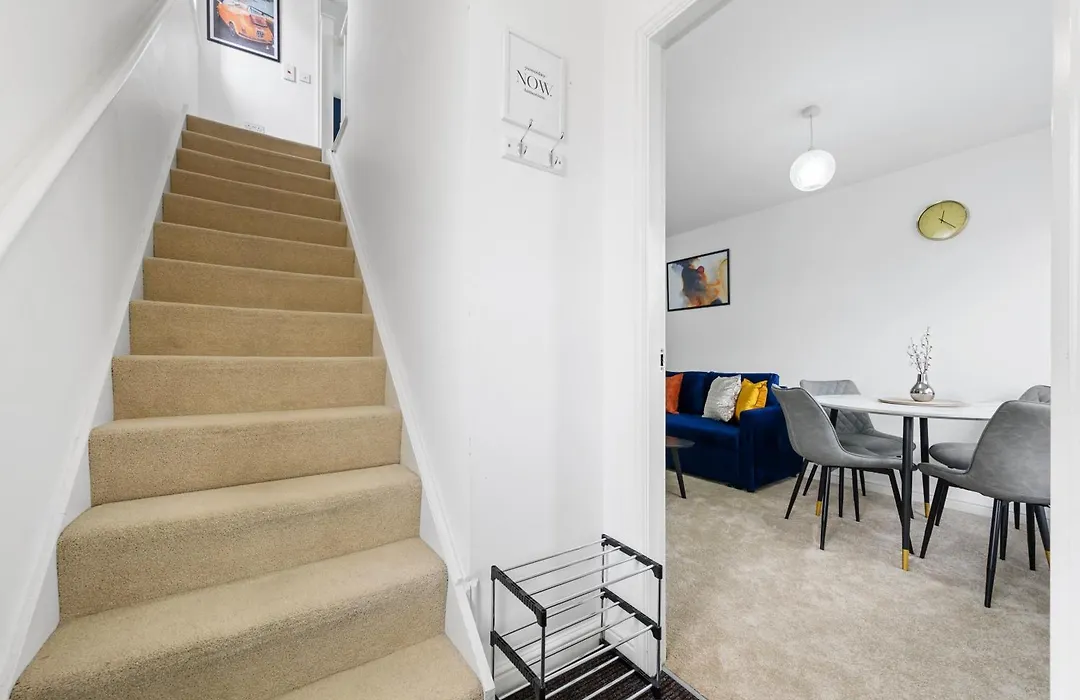 Superb Two Bedroom House Close To Etihad & Coop Live - Private & Free Parking-1